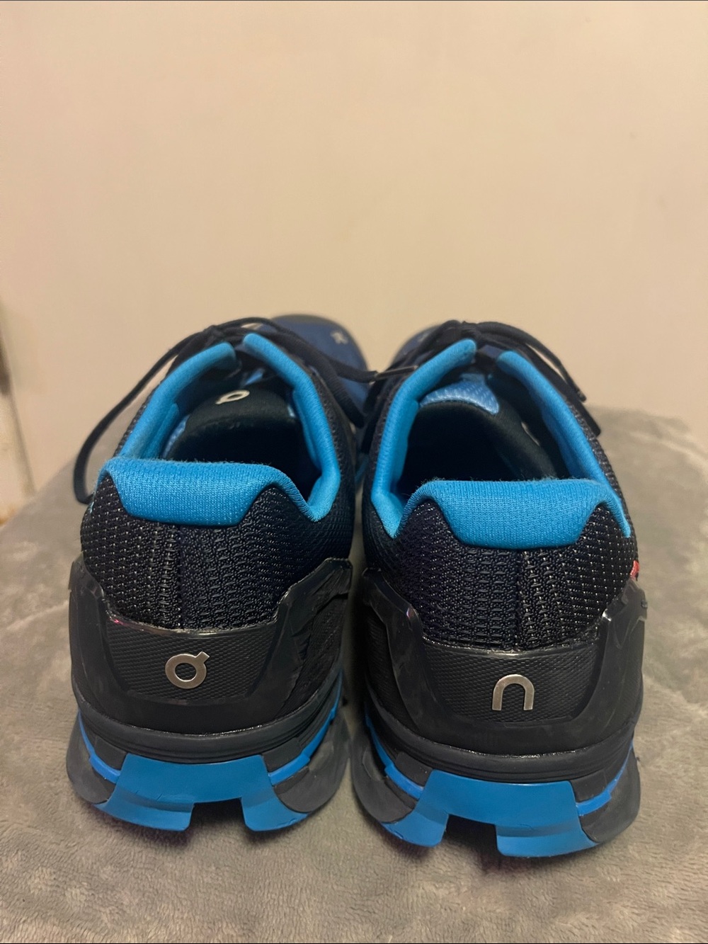 On Running Men's Athletic Shoes in Navy and Teal - Picture 4 of 7